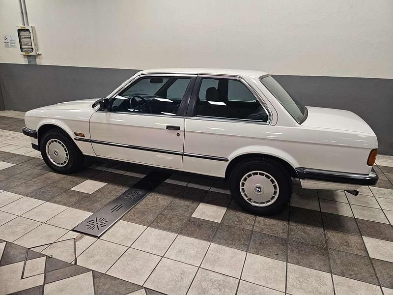 Usata BMW 320 129 CV (94 kW) 1987 Bianco Berlina