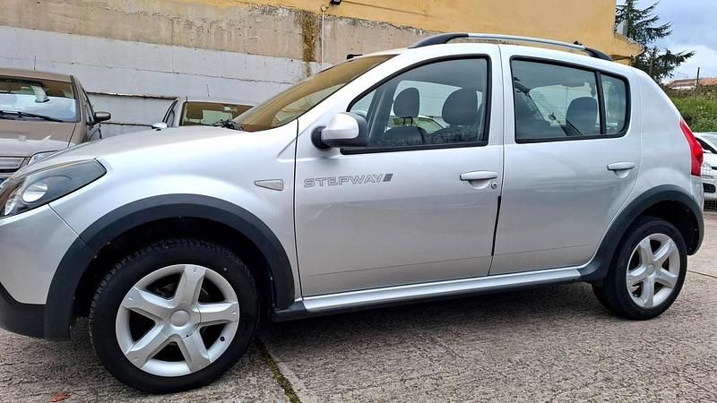 Usata Dacia Sandero Stepway 90 CV (66 kW) 2011 Argento Berlina