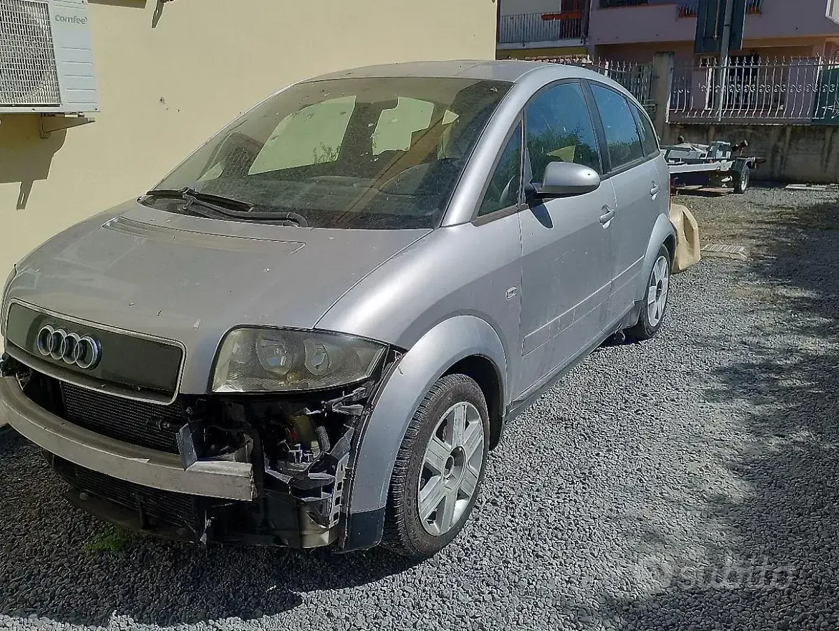 Usata Audi A2 75 CV (55 kW) 2004 Grigio Utilitaria