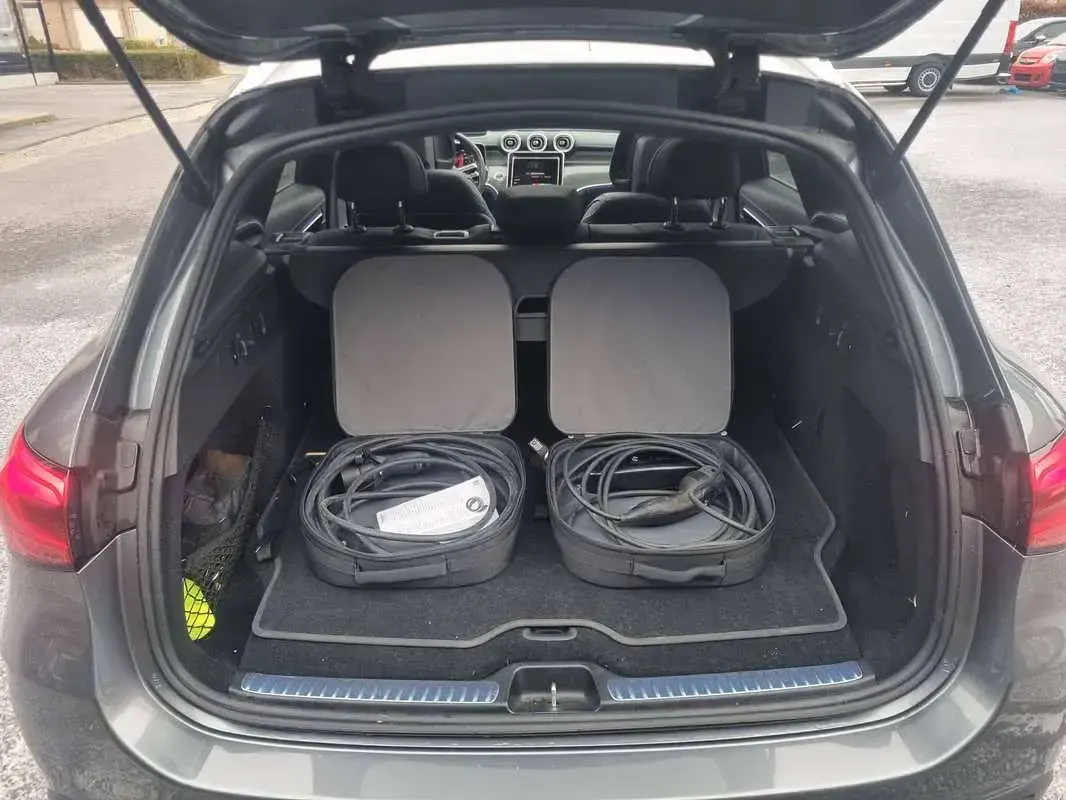 Usata Mercedes GLC300de 73 CV (53 kW) 2023 Grigio Utilitaria