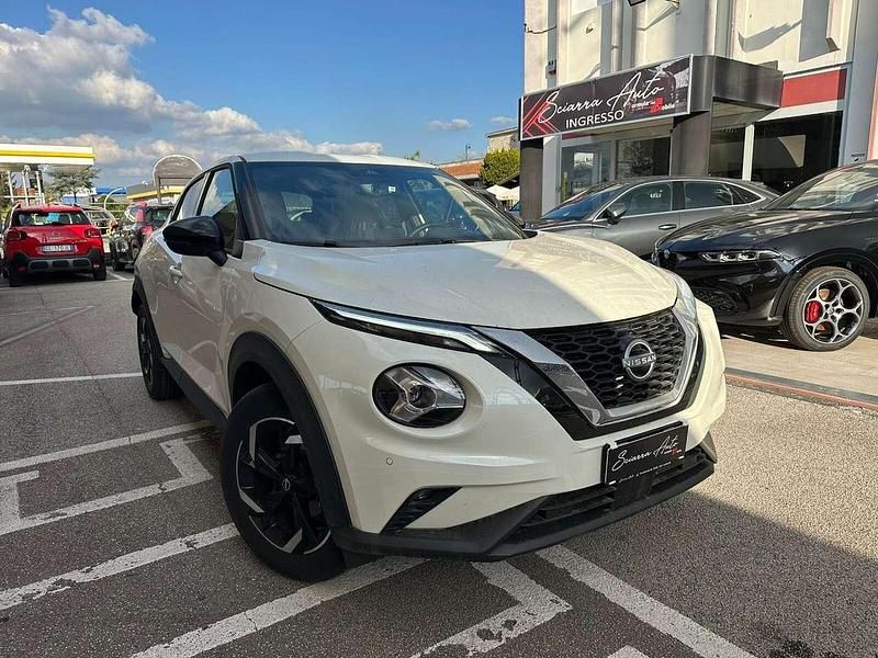 Bianco Usata 2024 Nissan Juke N-Connecta SUV | 22.800 € (Cara) - Immagine 1/4