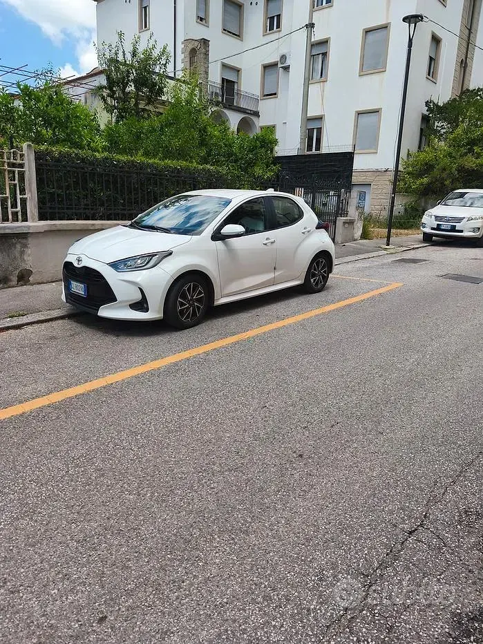 Usata Toyota Yaris 72 CV (52 kW) 2022 Bianco Utilitaria