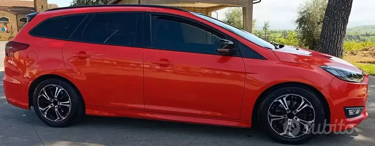 Usata Ford Focus ST-Line 120 CV (88 kW) 2017 Arancione Station wagon