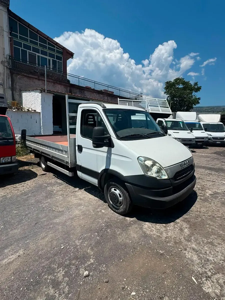 Usata Iveco Daily 145 CV (106 kW) 2012 Bianco Berlina