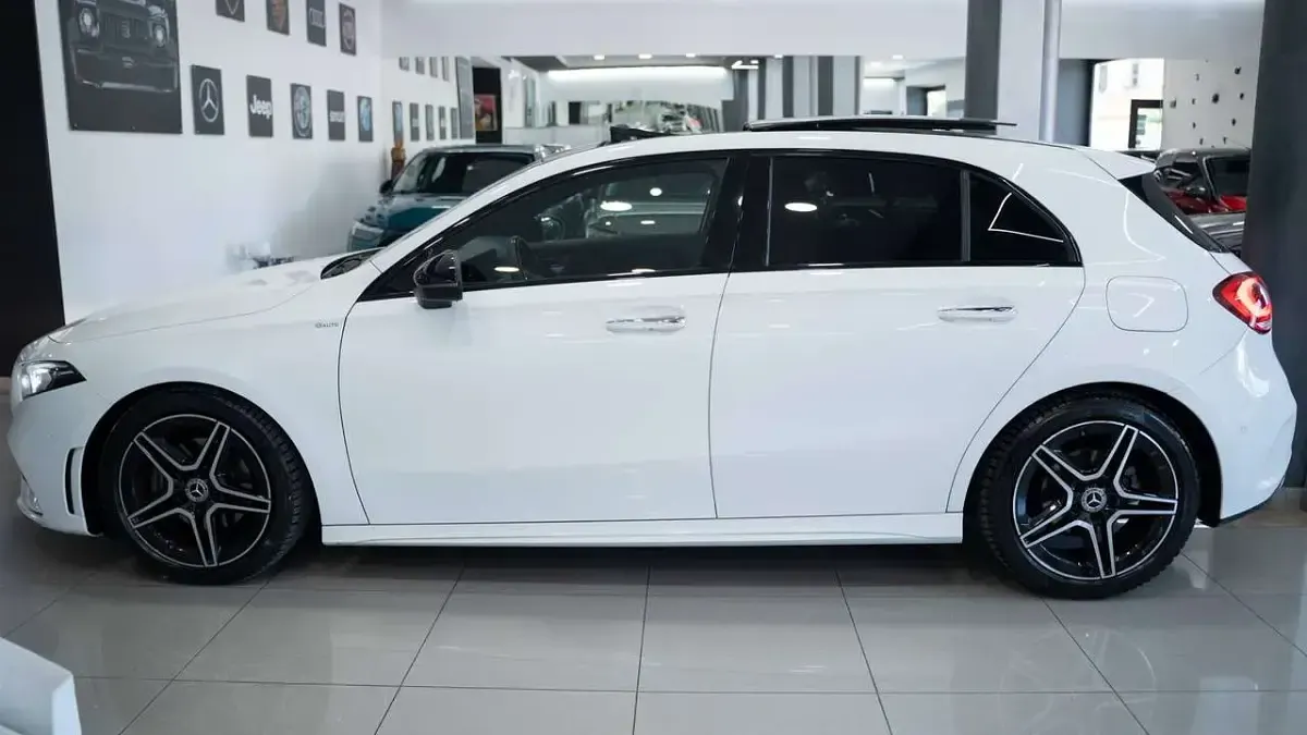 Usata Mercedes A180 Premium Plus 116 CV (85 kW) 2019 Bianco perlato mettallizzato Berlina