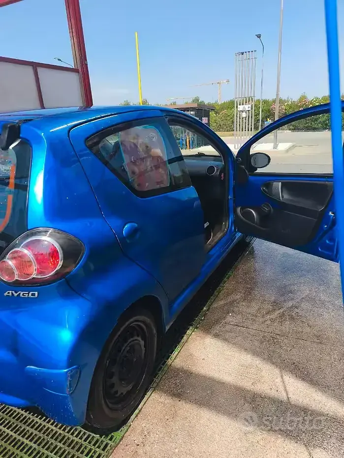 Usata Toyota Aygo 68 CV (50 kW) 2013 Bluazzurro Utilitaria