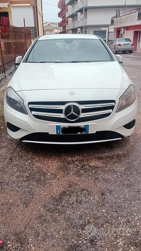 Usata 2014 Mercedes 180 Tre volumi | 8200 € (Super prezzo) - Immagine 1/4