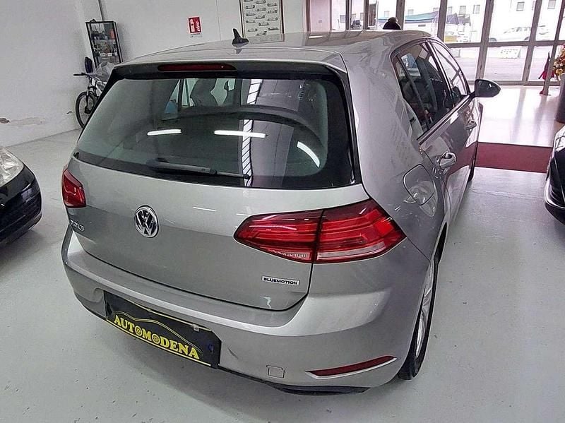 Usata VW Golf VIII 131 CV (96 kW) 2020 Argento Berlina