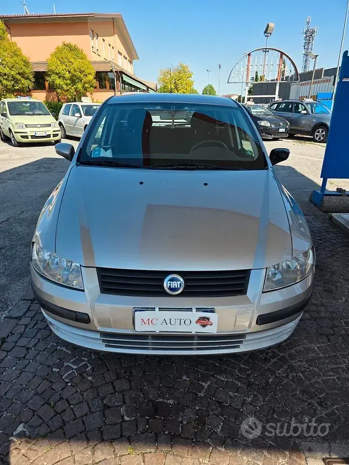 Usata Fiat Stilo 103 CV (75 kW) 2003 Grigio Berlina