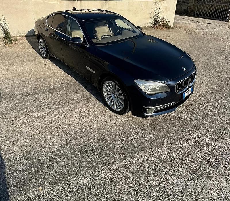 Begagnad BMW 730 268 HK (197 kW) 2013 Blå Sedan