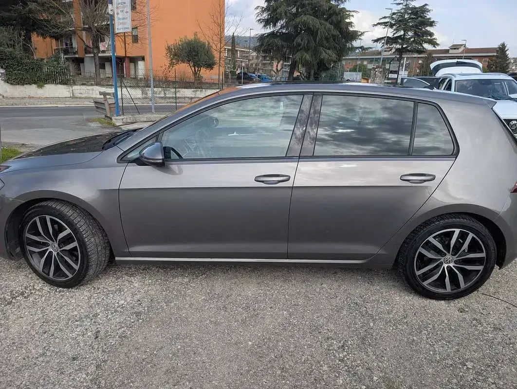Usata VW Golf VII Highline 110 CV (80 kW) 2017 Grigio Berlina