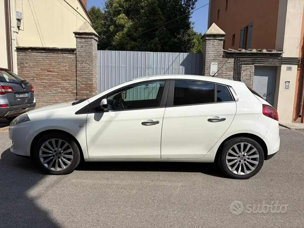 Usata Fiat Bravo 120 CV (88 kW) 2011 Bianco Utilitaria