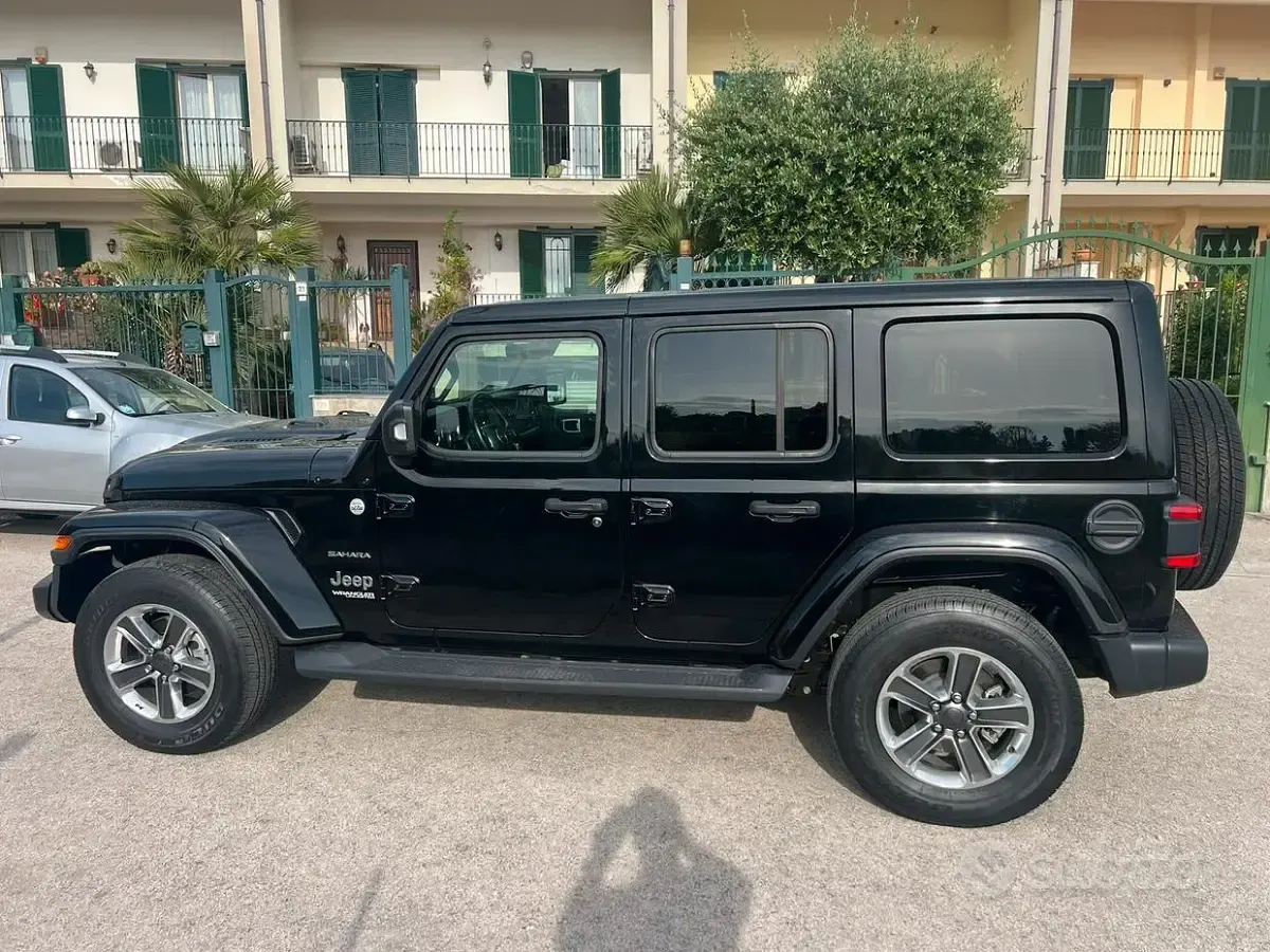Usata Jeep Wrangler Unlimited Sahara 200 CV (147 kW) 2020 Nero SUV