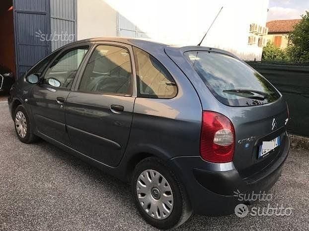 Usata Citroën Xsara Picasso 90 CV (66 kW) 2005 Grigio Monovolume