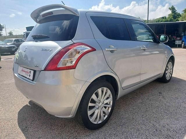 Begagnad Suzuki Swift GL 94 HK (69 kW) 2012 Silver Halvkombi