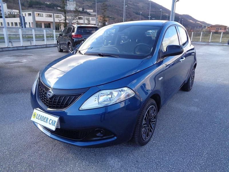 Usata Lancia Ypsilon Silver 69 CV (50 kW) 2023 Blu/azzurro Utilitaria