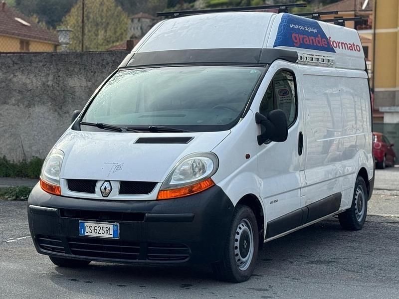 Usata Renault Trafic 100 CV (73 kW) 2005 Bianco Monovolume