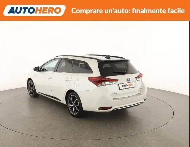 Usata Toyota Auris Touring Sports Edition 99 CV (72 kW) 2017 Bianco Station wagon