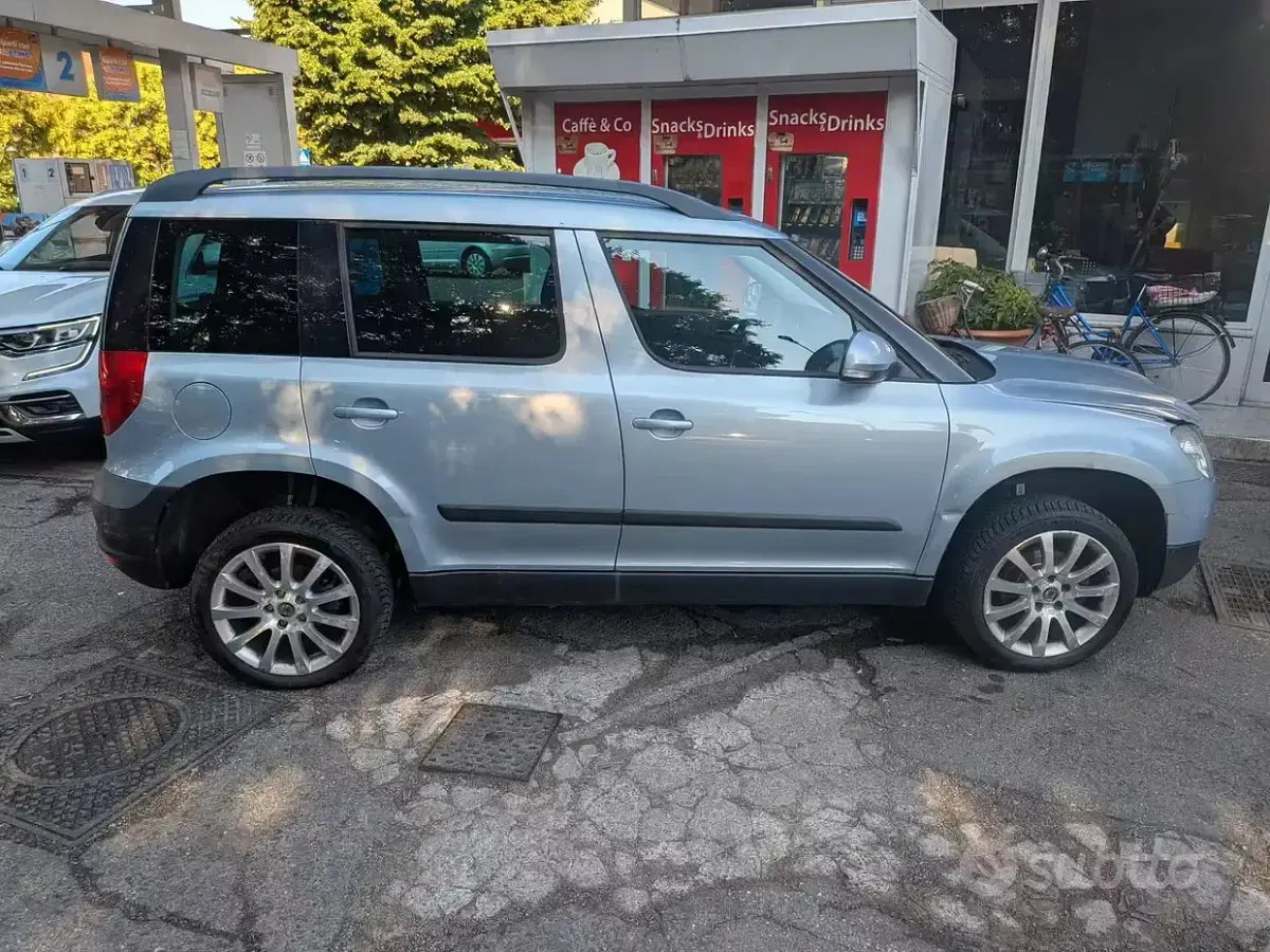 Usata Skoda Yeti Adventure 105 CV (77 kW) 2011 Bluazzurro SUV