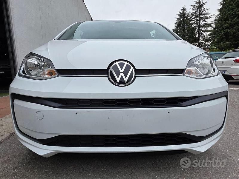 Begagnad VW up! Move 68 HK (50 kW) 2020 Vit Halvkombi