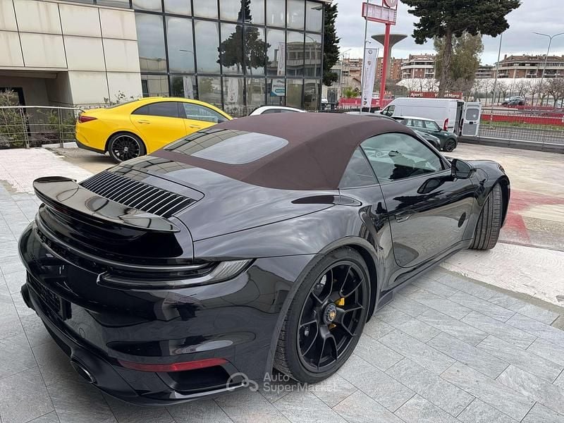 Usata Porsche 911 Turbo S Cabriolet 650 CV (478 kW) 2020 Saphirschwarz metallic Cabrio