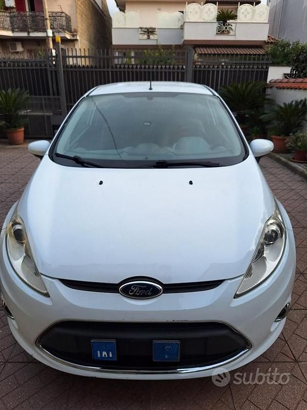 Occasion Ford Fiesta 82 ch (60 kW) 2012 Blanc Citadine