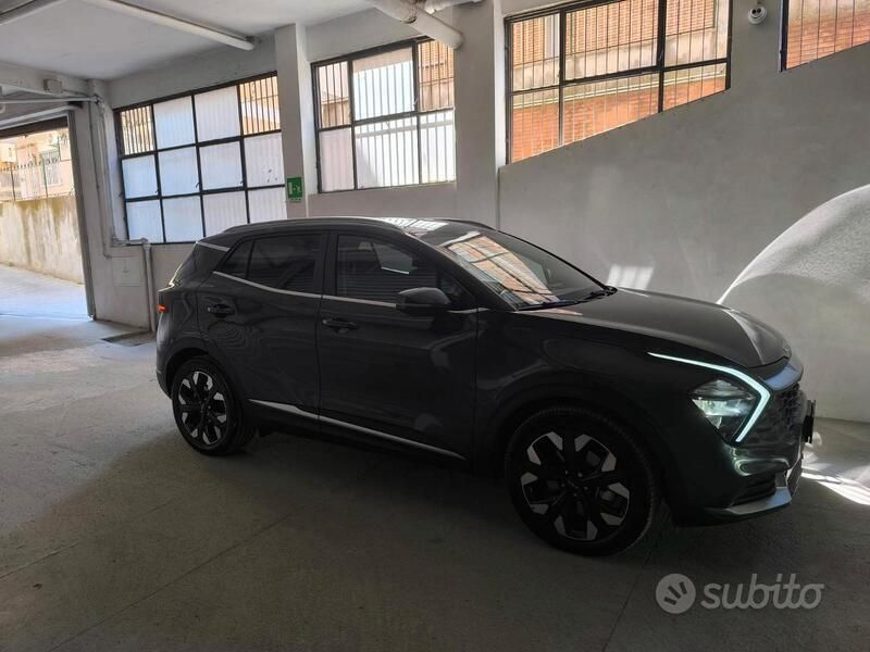 Grigio Usata 2023 Kia Sportage SUV | 33.000 € (Buon prezzo) - Immagine 1/4