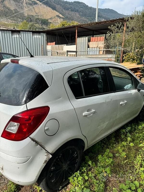 Usata Opel Corsa 60 CV (44 kW) 2012 Bianco Utilitaria