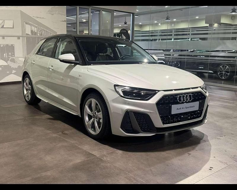 Argento Nuova 2026 Audi A1 S-Line SUV | 29.800 € (Ottimo prezzo) - Immagine 1/4