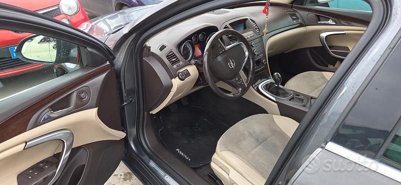 Usata Opel Insignia 160 CV (117 kW) 2012 Grigio Berlina
