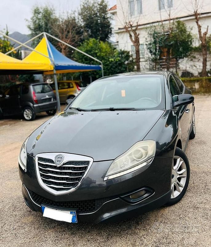 Grigio Usata 2013 Lancia Delta Gold Due volumi | 4500 € (Buon prezzo) - Immagine 1/4