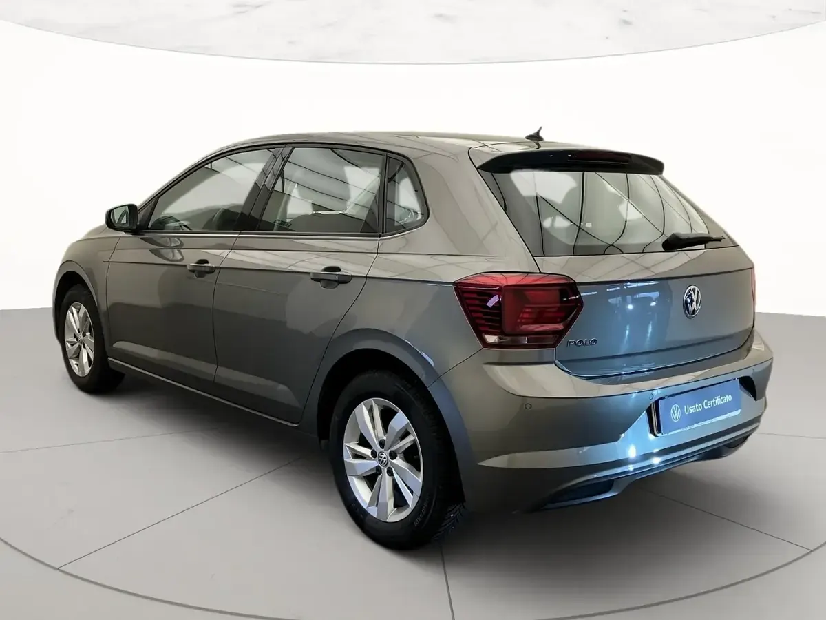 Usata VW Polo Comfortline 65 CV (47 kW) 2018 Limestone grey metallizzato Utilitaria