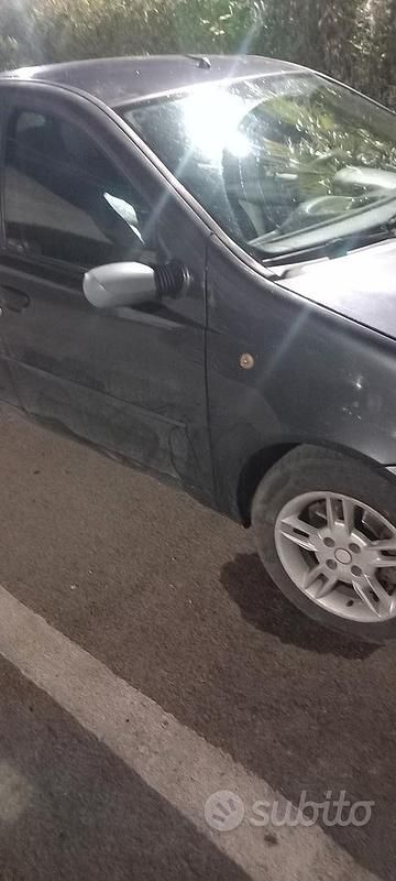 Usata Fiat Punto 69 CV (50 kW) 2004 Nero Utilitaria