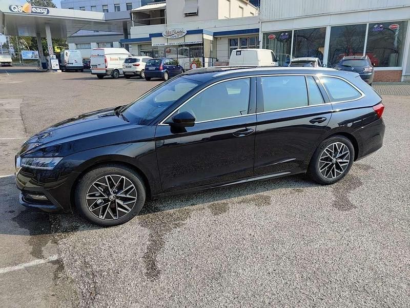 Nero Usata 2021 Skoda Octavia Executive Station wagon | 19.200 € (Buon prezzo) - Immagine 1/4