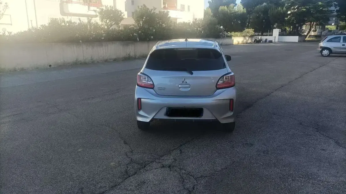 Usata Mitsubishi Space Star Intense 80 CV (58 kW) 2022 Argento Utilitaria
