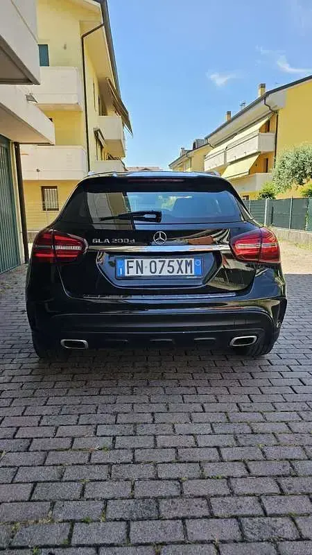 Usata Mercedes GLA200 Premium 136 CV (100 kW) 2018 Nero SUV