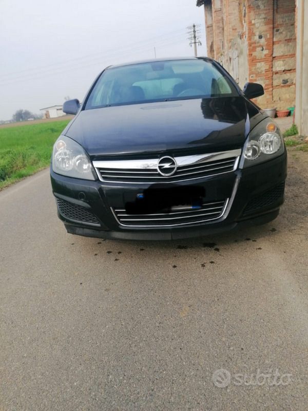 Usata Opel Astra Enjoy 116 CV (85 kW) 2010 Nero Station wagon