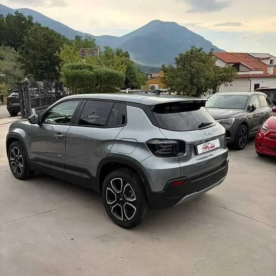 Usata Jeep Avenger 101 CV (74 kW) 2025 SUV