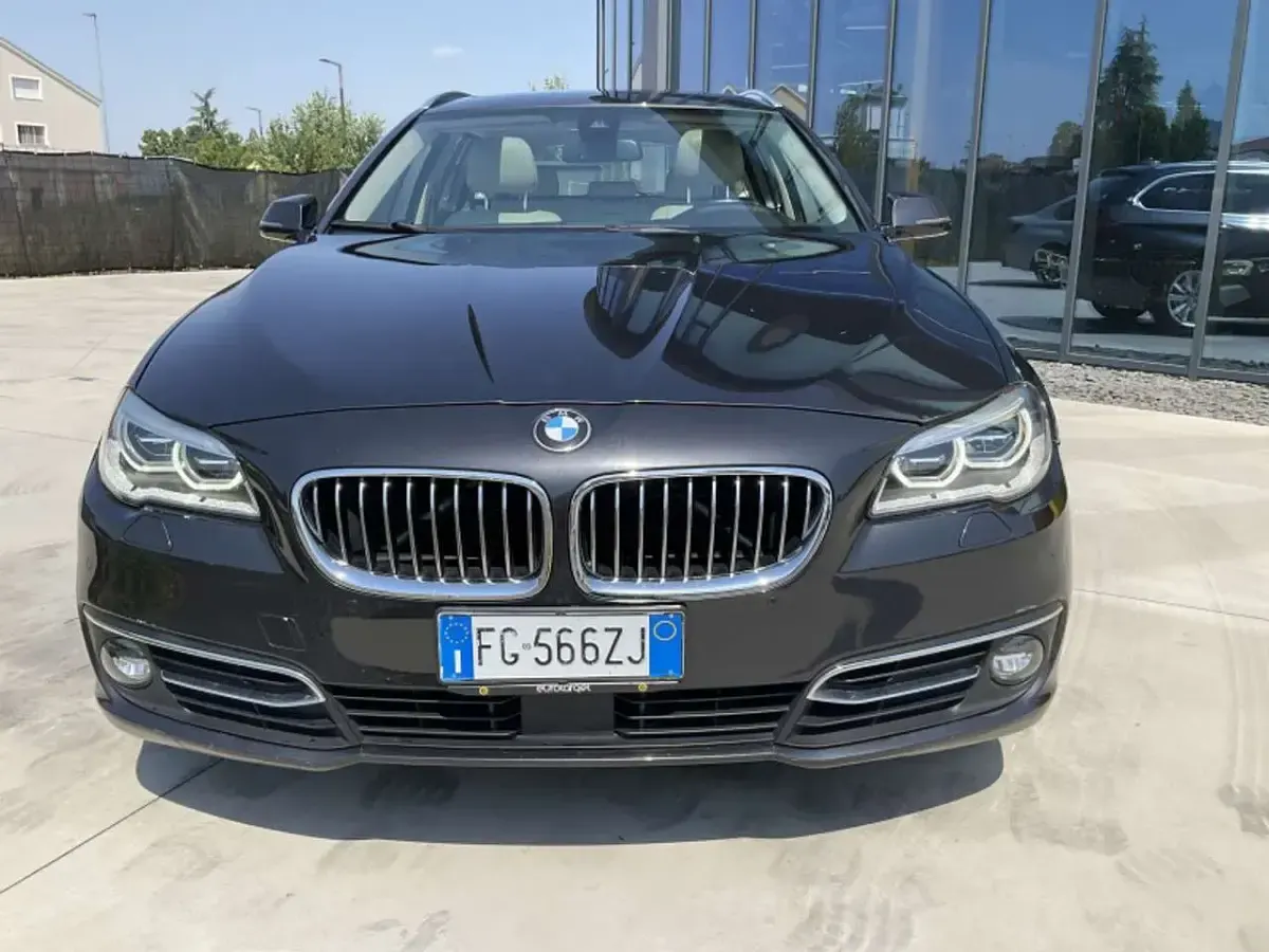 Usata BMW 520 Luxury Line 190 CV (139 kW) 2017 Grigio Station wagon
