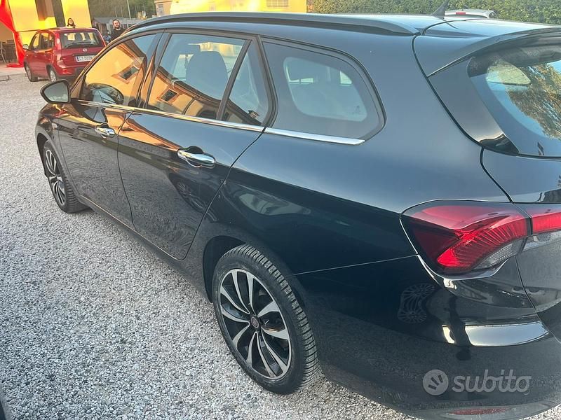 Usata Fiat Tipo Wagon 120 CV (88 kW) 2017 Nero Station wagon