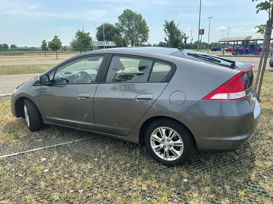 Usata Honda Insight Elegance 88 CV (64 kW) 2009 Grigio Utilitaria