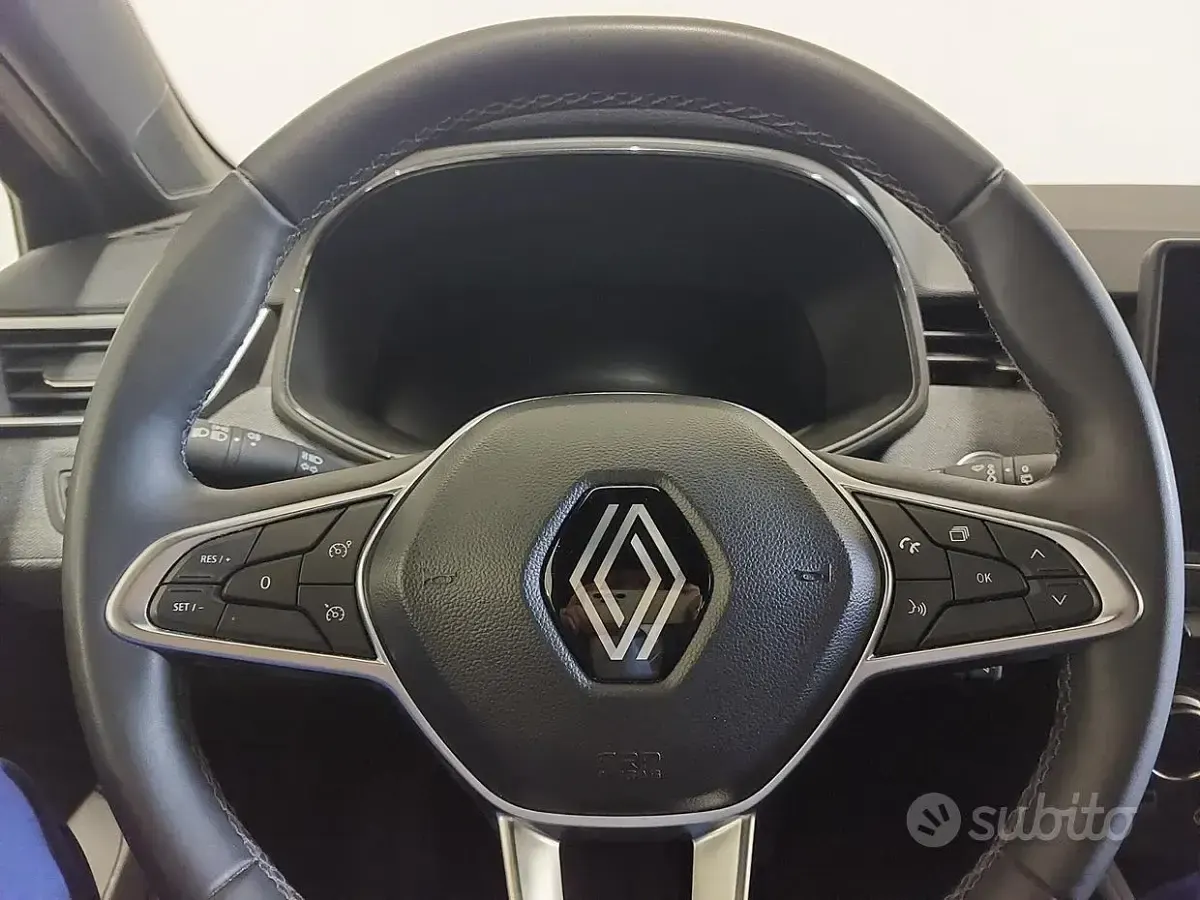 Używany Renault Clio V Techno 91 KM (66 kW) 2024 Niebieski Sedan/Limuzyna