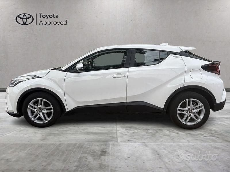 Usata Toyota C-HR Active 122 CV (89 kW) 2023 Bianco SUV