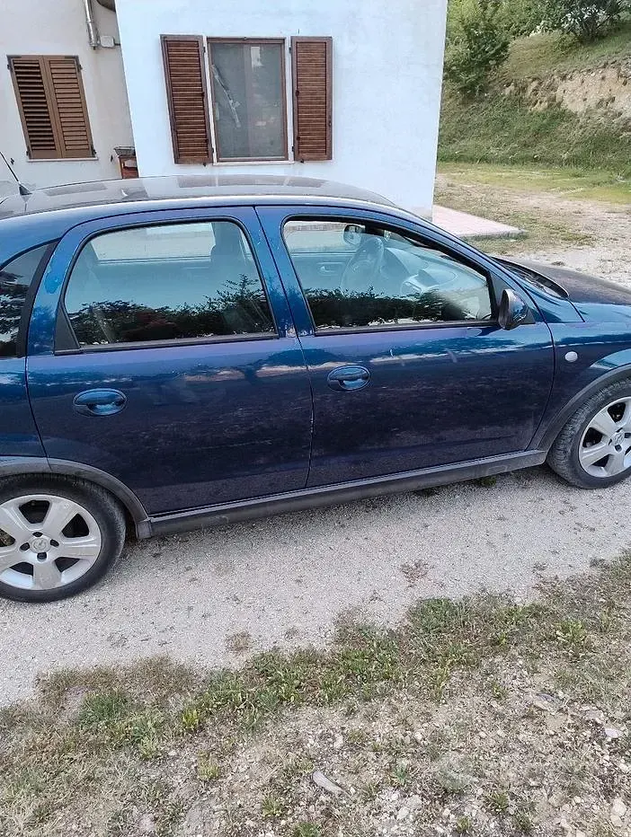 Usata Opel Corsa 80 CV (58 kW) 2004 Bluazzurro Utilitaria