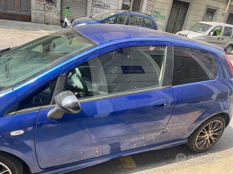 Blu Usata 2006 Fiat Grande Punto Sport Due volumi | 1600 € (Super prezzo) - Immagine 1/4