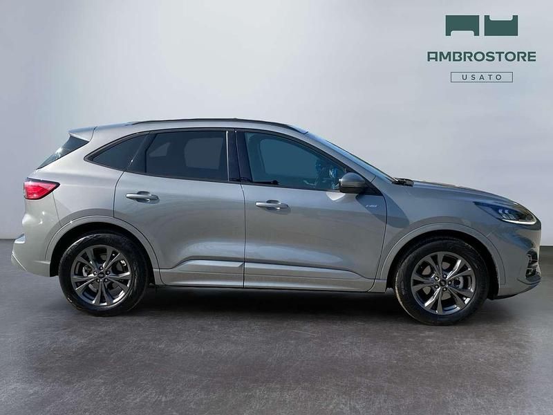 Usata Ford Kuga ST-Line 152 CV (111 kW) 2023 Solar silver SUV