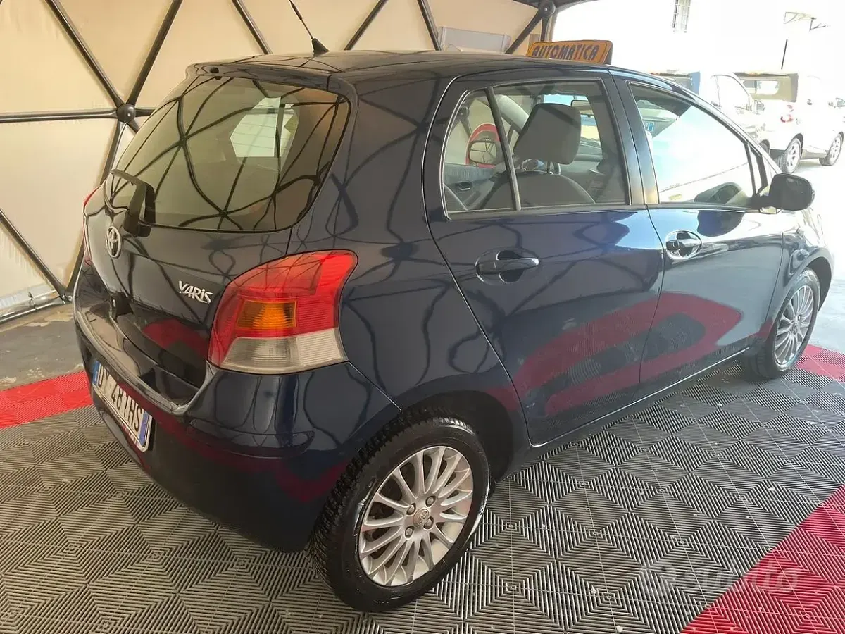 Usata Toyota Yaris 90 CV (66 kW) 2009 Blu Utilitaria