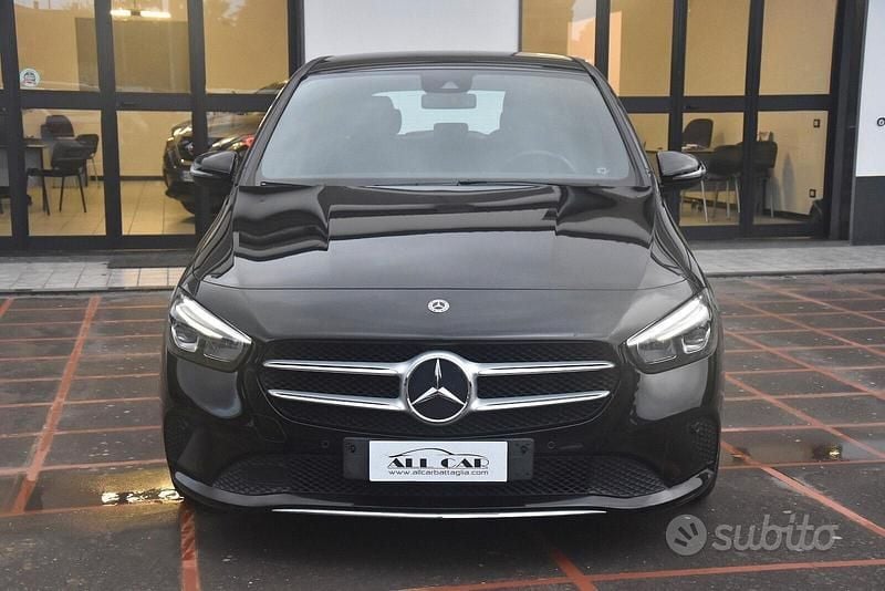 Usata Mercedes B180 115 CV (84 kW) 2020 Nero Monovolume