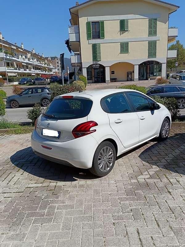 Usata Peugeot 208 Style 82 CV (60 kW) 2018 Bianco Utilitaria