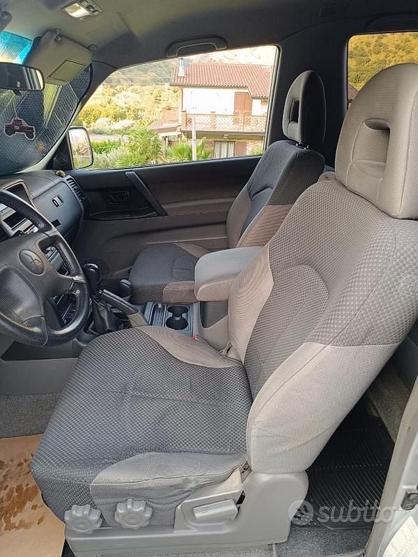 Usata Mitsubishi Pajero 115 CV (84 kW) 2002 Grigio SUV